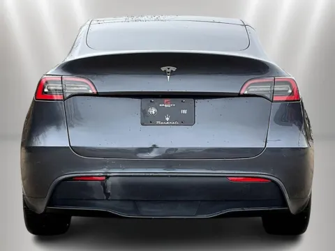 More photos of 2021 Tesla Model Y Long Range at Maserati Alfa Romeo of Naperville, IL