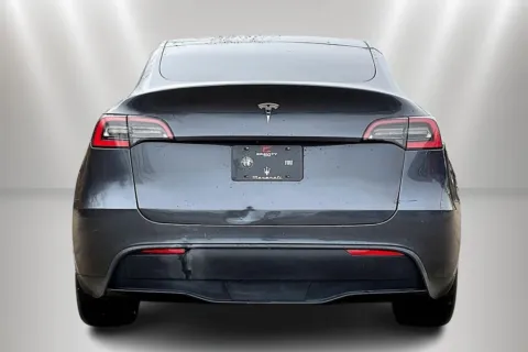 More photos of 2021 Tesla Model Y Long Range at Maserati Alfa Romeo of Naperville, IL