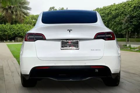 More photos of 2021 Tesla Model Y Long Range at Maserati Alfa Romeo of Naperville, IL
