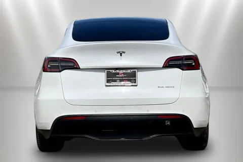 More photos of 2021 Tesla Model Y Long Range at Maserati Alfa Romeo of Naperville, IL