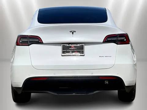 More photos of 2021 Tesla Model Y Long Range at Maserati Alfa Romeo of Naperville, IL