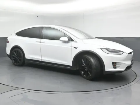 More photos of 2020 Tesla Model X Long Range at Maserati Alfa Romeo of Naperville, IL