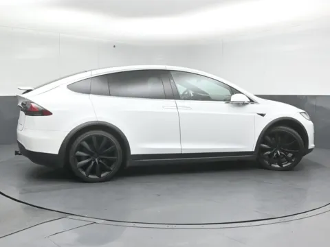 More photos of 2020 Tesla Model X Long Range at Maserati Alfa Romeo of Naperville, IL
