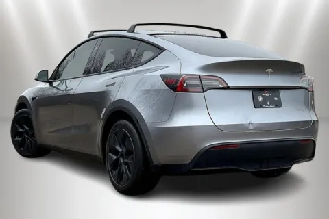 More photos of 2024 Tesla Model Y Long Range at Maserati Alfa Romeo of Naperville, IL