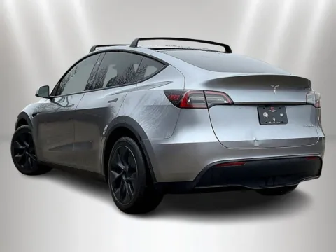 More photos of 2024 Tesla Model Y Long Range at Maserati Alfa Romeo of Naperville, IL