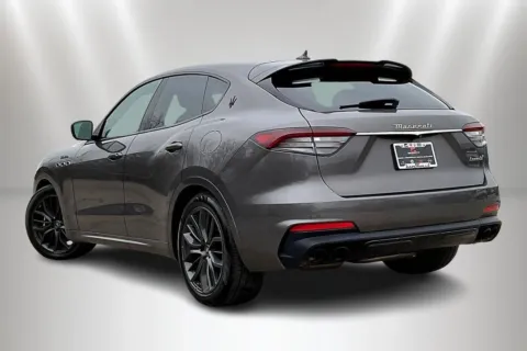 More photos of 2022 Maserati Levante Modena at Maserati Alfa Romeo of Naperville, IL