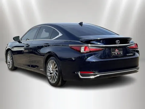 More photos of 2020 Lexus ES 300h Luxury at Maserati Alfa Romeo of Naperville, IL