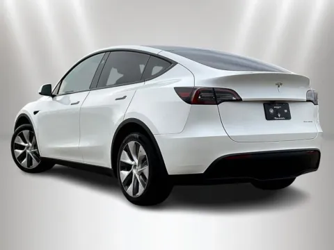 More photos of 2024 Tesla Model Y Long Range at Maserati Alfa Romeo of Naperville, IL