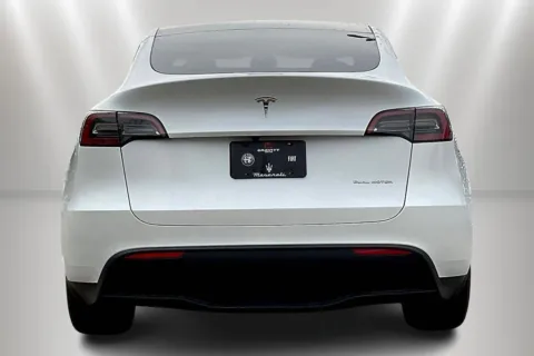 More photos of 2024 Tesla Model Y Long Range at Maserati Alfa Romeo of Naperville, IL