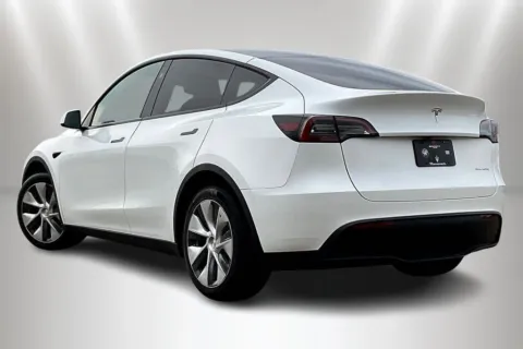 More photos of 2024 Tesla Model Y Long Range at Maserati Alfa Romeo of Naperville, IL