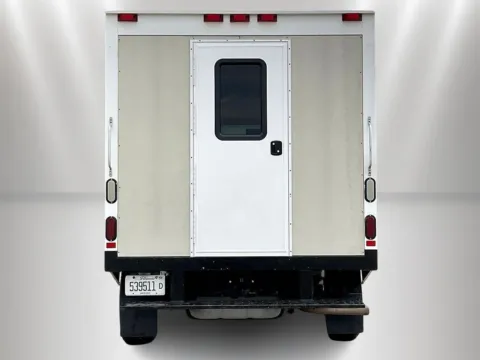 More photos of 2016 Ford E-350SD at Maserati Alfa Romeo of Naperville, IL