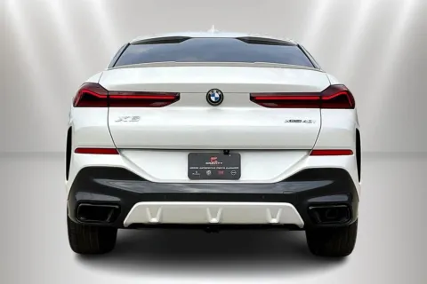 More photos of 2022 BMW X6 xDrive40i at Maserati Alfa Romeo of Naperville, IL
