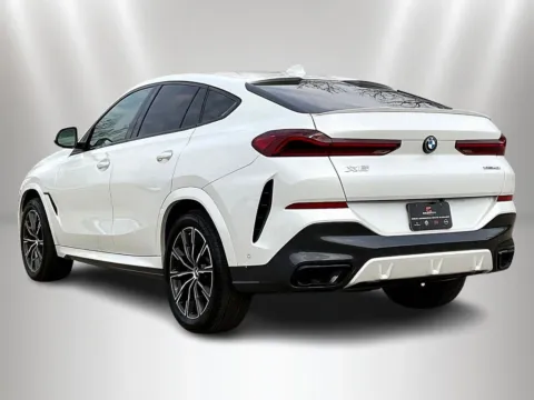 More photos of 2022 BMW X6 xDrive40i at Maserati Alfa Romeo of Naperville, IL