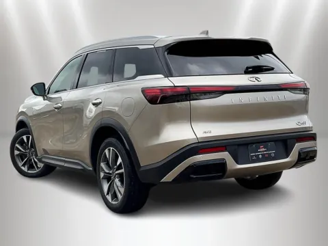 More photos of 2023 INFINITI QX60 LUXE at Maserati Alfa Romeo of Naperville, IL