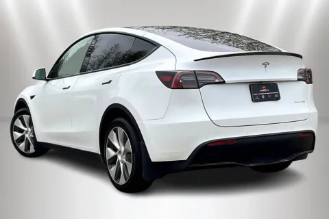 More photos of 2022 Tesla Model Y Long Range at Maserati Alfa Romeo of Naperville, IL