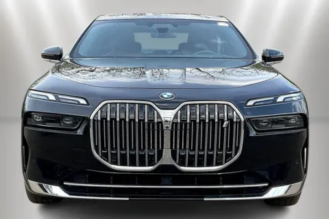 Photos of 2023 BMW i7 xDrive60 for sale in Naperville, IL at Maserati Alfa Romeo of Naperville