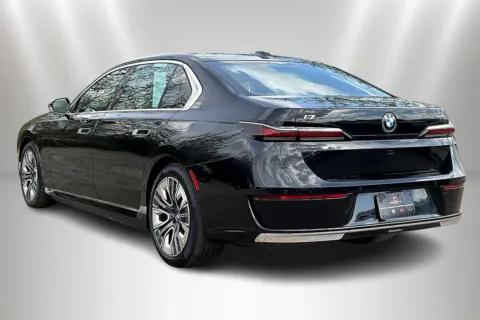 More photos of 2023 BMW i7 xDrive60 at Maserati Alfa Romeo of Naperville, IL