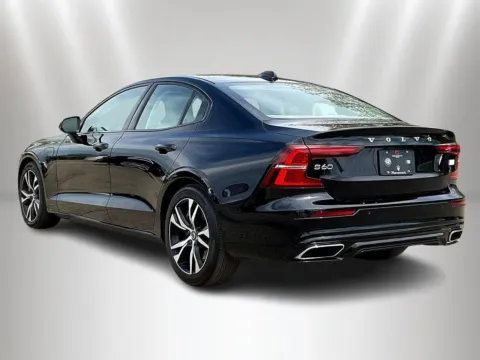 More photos of 2022 Volvo S60 Recharge Plug-In Hybrid T8 R-Design Expression at Maserati Alfa Romeo of Naperville, IL