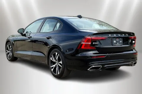 More photos of 2022 Volvo S60 Recharge Plug-In Hybrid T8 R-Design Expression at Maserati Alfa Romeo of Naperville, IL