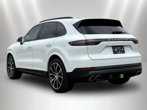 More photos of 2022 Porsche Cayenne at Maserati Alfa Romeo of Naperville, IL