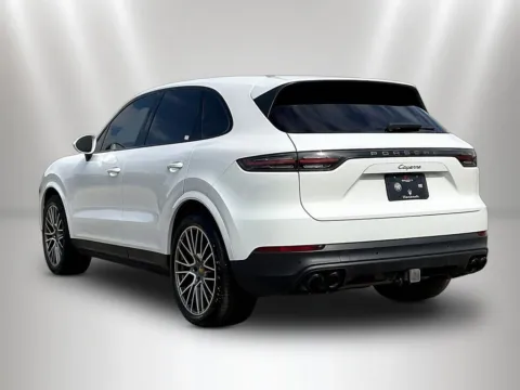 More photos of 2022 Porsche Cayenne at Maserati Alfa Romeo of Naperville, IL