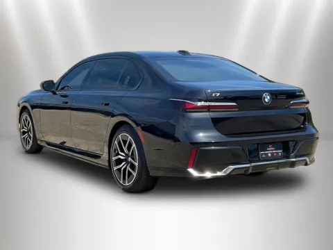 More photos of 2023 BMW i7 xDrive60 at Maserati Alfa Romeo of Naperville, IL