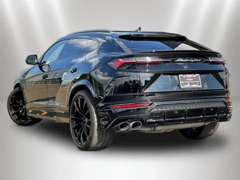 More photos of 2022 Lamborghini Urus at Maserati Alfa Romeo of Naperville, IL