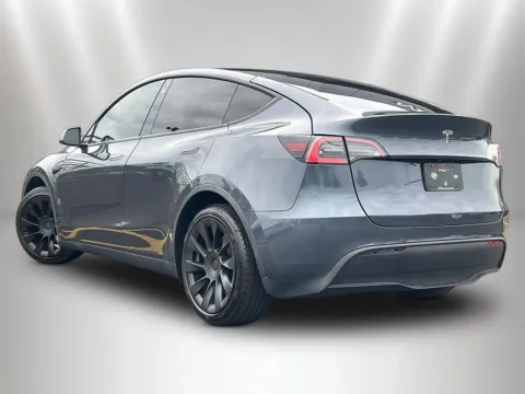 More photos of 2021 Tesla Model Y Long Range at Maserati Alfa Romeo of Naperville, IL