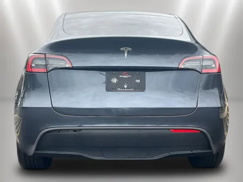 More photos of 2021 Tesla Model Y Long Range at Maserati Alfa Romeo of Naperville, IL