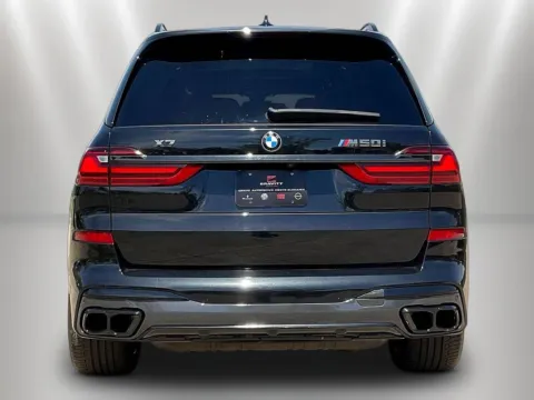 More photos of 2022 BMW X7 M50i at Maserati Alfa Romeo of Naperville, IL