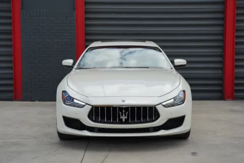 More photos of 2020 Maserati Ghibli at Maserati Alfa Romeo of Naperville, IL