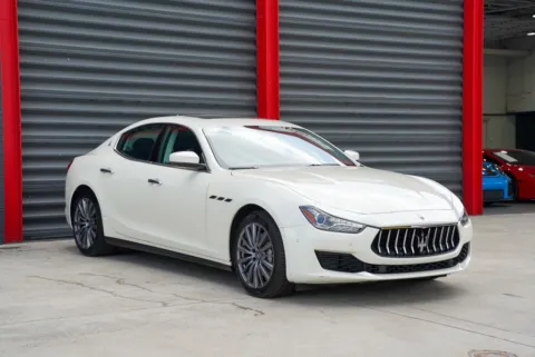 More photos of 2020 Maserati Ghibli at Maserati Alfa Romeo of Naperville, IL