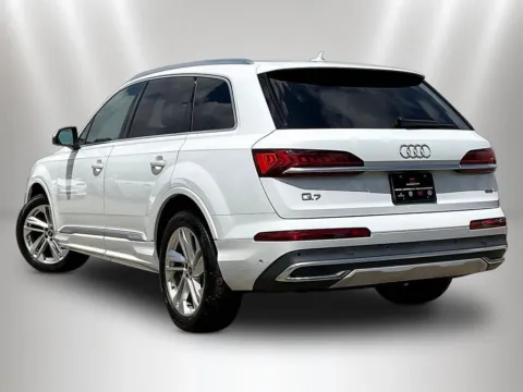 More photos of 2023 Audi Q7 55 Premium Plus at Maserati Alfa Romeo of Naperville, IL