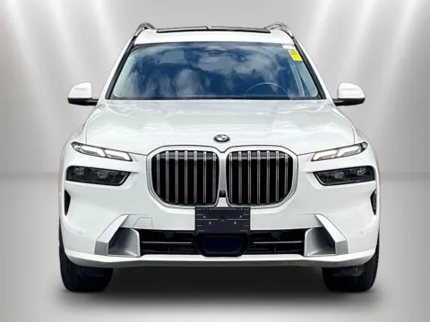 Photos of 2023 BMW X7 xDrive40i for sale in Naperville, IL at Maserati Alfa Romeo of Naperville