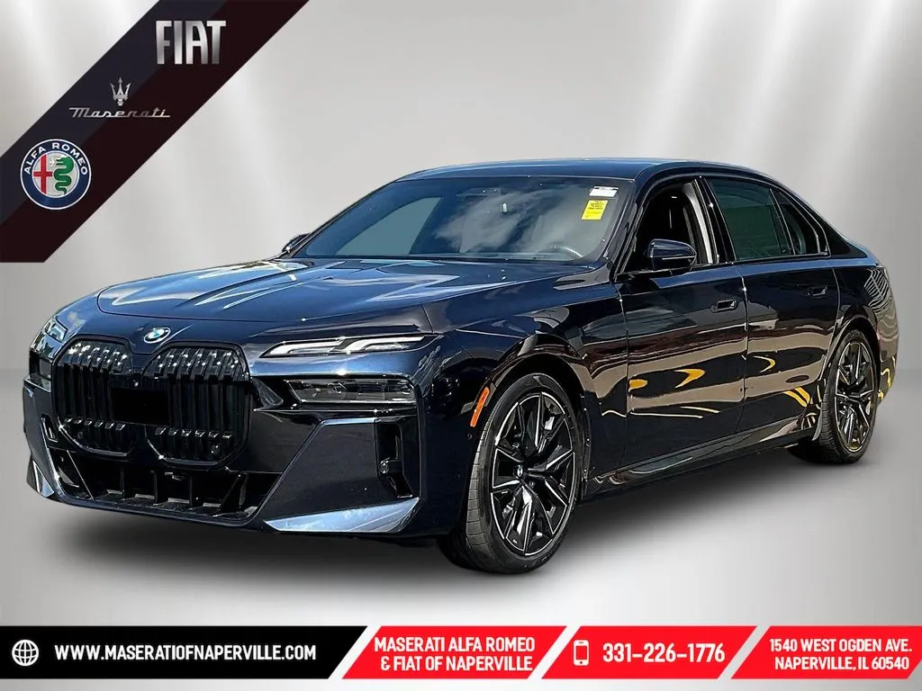 Black 2023 BMW i7 xDrive60 for sale in Naperville, IL