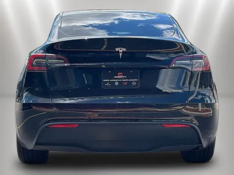 More photos of 2021 Tesla Model Y Long Range at Maserati Alfa Romeo of Naperville, IL