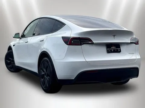 More photos of 2024 Tesla Model Y Long Range at Maserati Alfa Romeo of Naperville, IL