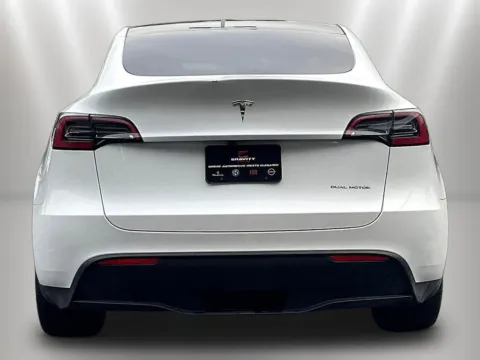 More photos of 2024 Tesla Model Y Long Range at Maserati Alfa Romeo of Naperville, IL