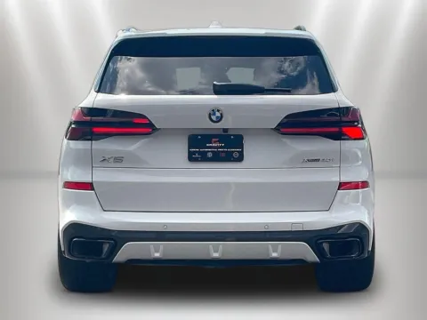 More photos of 2024 BMW X5 xDrive40i at Maserati Alfa Romeo of Naperville, IL