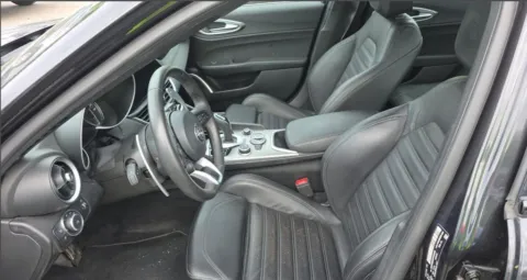 More photos of 2023 Alfa Romeo Giulia Veloce at Maserati Alfa Romeo of Naperville, IL