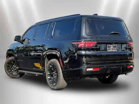 More photos of 2025 Jeep Wagoneer Series II at Maserati Alfa Romeo of Naperville, IL