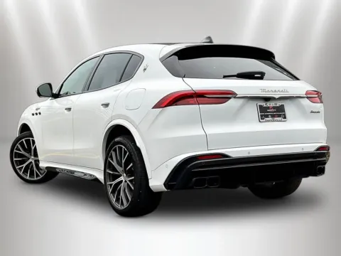 More photos of 2023 Maserati Grecale Trofeo at Maserati Alfa Romeo of Naperville, IL