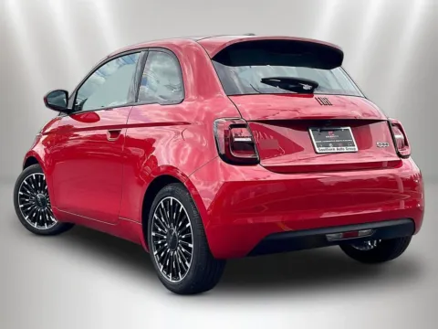 More photos of 2024 Fiat 500e Battery Electric at Maserati Alfa Romeo of Naperville, IL
