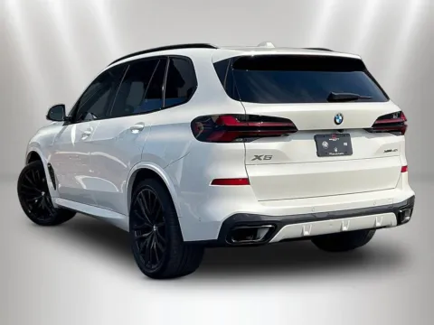 More photos of 2024 BMW X5 xDrive40i at Maserati Alfa Romeo of Naperville, IL
