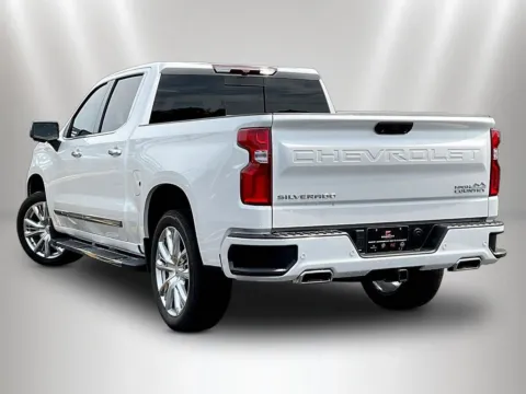 More photos of 2022 Chevrolet Silverado 1500 High Country at Maserati Alfa Romeo of Naperville, IL