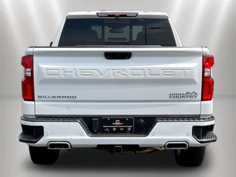 More photos of 2022 Chevrolet Silverado 1500 High Country at Maserati Alfa Romeo of Naperville, IL
