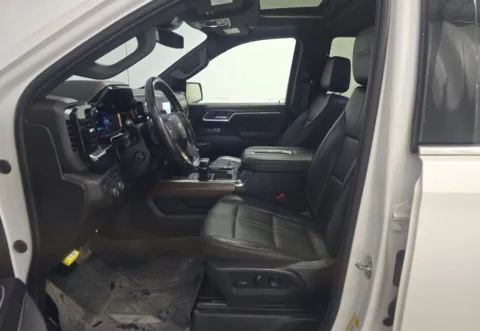 More photos of 2022 Chevrolet Silverado 1500 High Country at Maserati Alfa Romeo of Naperville, IL