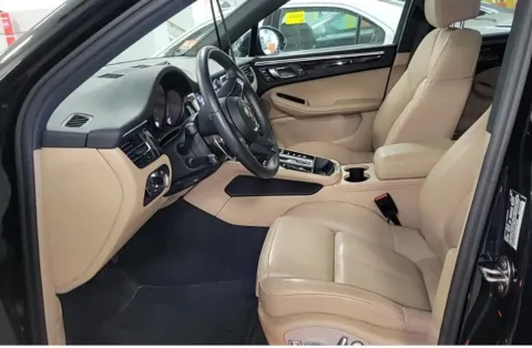 More photos of 2024 Porsche Macan at Maserati Alfa Romeo of Naperville, IL