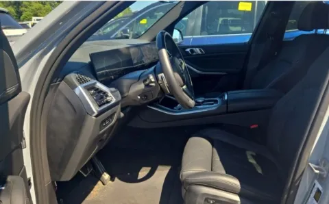 More photos of 2025 BMW X5 xDrive40i at Maserati Alfa Romeo of Naperville, IL