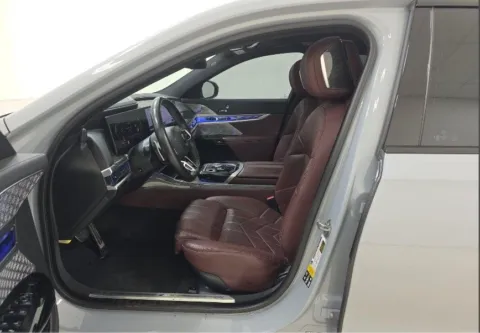 More photos of 2023 BMW 7 Series 760i xDrive at Maserati Alfa Romeo of Naperville, IL